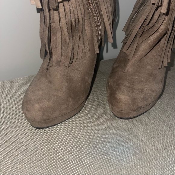BUCCO SUEDE FRINGE PLATFORM BOOTS - Picture 4 of 10